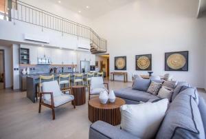 Χώρος καθιστικού στο Ocean Front 3bd/3.5bth Penthouse in Danzante Bay