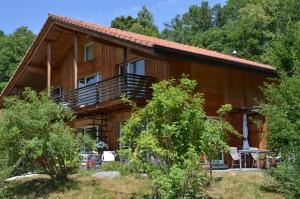 a log house with a porch and a balcony at B&B Maetteli in Hasliberg