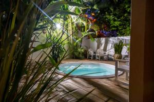 a hot tub in the middle of a patio with plants at Villa de Bemposta-Trancoso in Trancoso