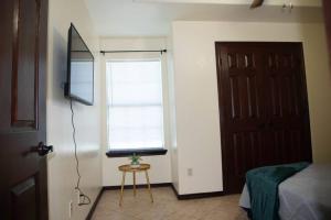 a bedroom with a bed and a window and a table at Modern 2 bed 2-bath next to University UTRGV in Edinburg