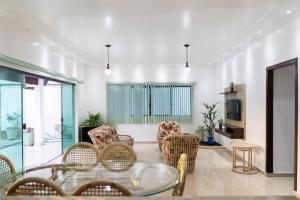 Khu vực ghế ngồi tại MAISON PARTY GUARUJÁ, PRAIA PISCINA SINUCA CHURRASQUEIRA HIDROMASSAGEM