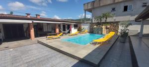 Hồ bơi trong/gần MAISON PARTY GUARUJÁ, PRAIA PISCINA SINUCA CHURRASQUEIRA HIDROMASSAGEM