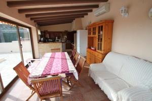 En sittgrupp på Santa Ana - pretty holiday property with garden and private pool in Benissa