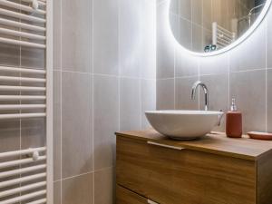 a bathroom with a bowl sink and a mirror at Villa face à la mer avec terrasse privative, confort moderne, Wi-Fi gratuit à Saint-Nazaire - FR-1-306-1260 in Saint-Nazaire