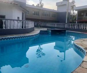 Πισίνα στο ή κοντά στο Lindo Flat em Cambury