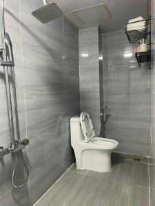 A bathroom at Khách sạn CƯỜNG THÀNH