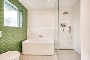 Koupelna v ubytování Essence Peregian Beach Resort - Marram 3 Bedroom Luxury Home