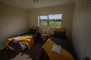 Ένα ή περισσότερα κρεβάτια σε δωμάτιο στο Wills On The Water Beachfront Apartment +8 φωτογραφίες