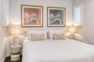 Postel nebo postele na pokoji v ubytování Essence Peregian Beach Resort - Wallum 4 Bedroom Luxury Home