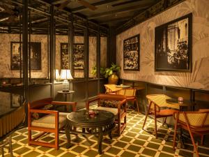 The Robertson House by The Crest Collection的休息区