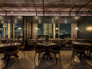 The Robertson House by The Crest Collection餐厅或其他用餐的地方