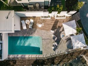 En udsigt til poolen hos Essence Peregian Beach Resort - Saltbush 5 Bedroom Luxury Home eller i nærheden