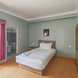 Letto o letti in una camera di Boudha Apart Hotel
