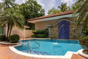 Bazén v ubytování Holiday Inn Panama Canal by IHG nebo v jeho okolí