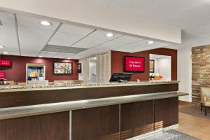 a lobby with a waiting area with a cash counter at Red Roof Inn Cleveland - Westlake in Westlake