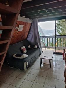 a living room with a couch and a table at Chalet 2 chambres in Les Angles