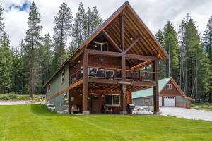 a large wooden house with a gambrel roof at River's Bend Lodge - Hot Tub, Fire Pit, Games & Ski in Leavenworth