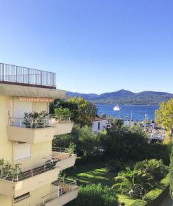 an apartment building with a view of the water at Un nid à Saint Tropez in Saint-Tropez