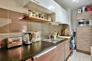 Cozy studio with small balcony for 2 in Montmartre