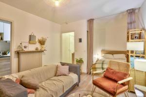 Cozy studio with small balcony for 2 in Montmartre