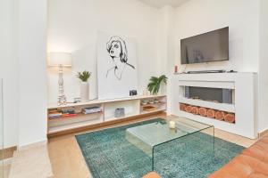 Μια τηλεόραση ή/και κέντρο ψυχαγωγίας στο Luxury apartment in Nerja