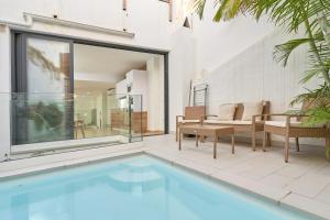Πισίνα στο ή κοντά στο Luxury apartment in Nerja