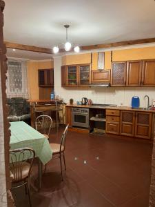 Kuchyň nebo kuchyňský kout v ubytování ArArAt-OSOKORKI Hostel KYIV + 10 fotografií