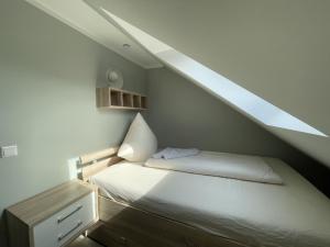 Postel nebo postele na pokoji v ubytování Landhaus Dünen