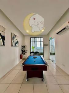 a pool table in a room with a cat on the ceiling at NEW Cozy Menjalara 5mins to DesaParkCity 2Rooms in Kuala Lumpur
