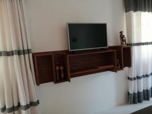 TV a/nebo společenská místnost v ubytování Jennifer's Villa