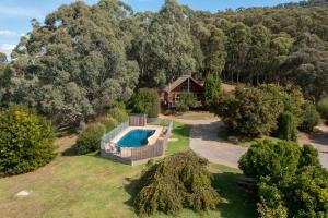 Πισίνα στο ή κοντά στο Little Olive Cabin