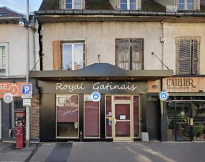 a store with a sign on the front of a building at Coeur de Rêve - 5min hypercentre in Troyes