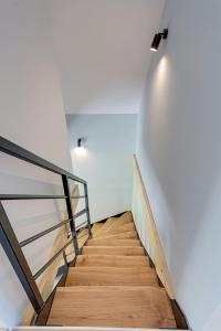 a staircase in a house with a glass railing at Leśna Chata domek z balią in Sękowa