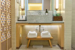 حمام في Century Runhua Hotel