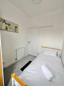Posteľ alebo postele v izbe v ubytovaní (S17) Convenient 2BR Leeds - Sleeps 4