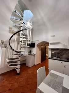 a spiral staircase in a room with a kitchen at GEOMETRIC BLUE in Casamassima