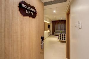 The SSK Solitaire Hotel & Banquets的休息区