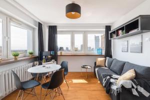 Posedenie v ubytovaní Chmielna 35 - City View Apartment by Noclegi Renters