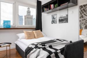 Posteľ alebo postele v izbe v ubytovaní Chmielna 35 - City View Apartment by Noclegi Renters