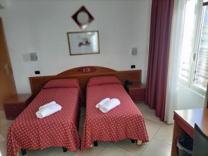 A bed or beds in a room at Hotel Della Volta Még 26 kép