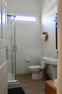 A bathroom at Ciudad Jardín Marina