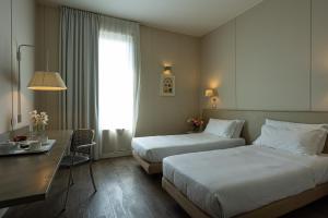 Postel nebo postele na pokoji v ubytování Cosmo Hotel Palace + 37 fotografií