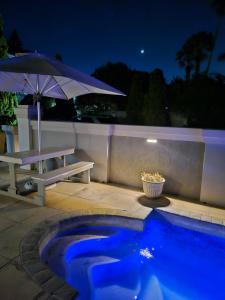Villa Tuscana内部或周边的泳池