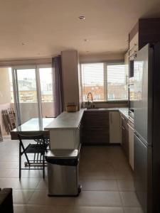 Η κουζίνα ή μικρή κουζίνα στο Paris F3, 2 bedrooms, balcon, US kitchen, 5 pax