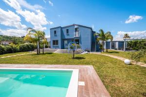 Πισίνα στο ή κοντά στο Villa Azzurra con piscina privata