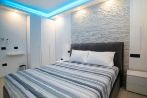 a bedroom with a bed with a blue ceiling at Blue Island - Luxury House in Olbia