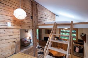 a room with a bunk bed and a desk at La Ruinette - Boutique Apartments in Le Châble