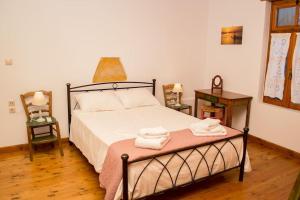 Кровать или кровати в номере Traditional house in Fres