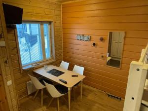 a dining room with a table and chairs at Ylläs slope SarePiccolo in Ylläsjärvi +15 photos