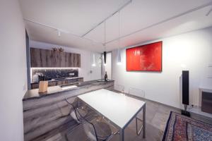 Posezení v ubytování Lakefront Suite 148 by we rent